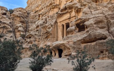 5 Motive pentru care trebuie sa vizitezi Little Petra, Iordania